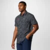 Cămașă cu mânecă scurtă PFG Super Slack Tide™ pentru bărbați – Tampa Bay Buccaneers
